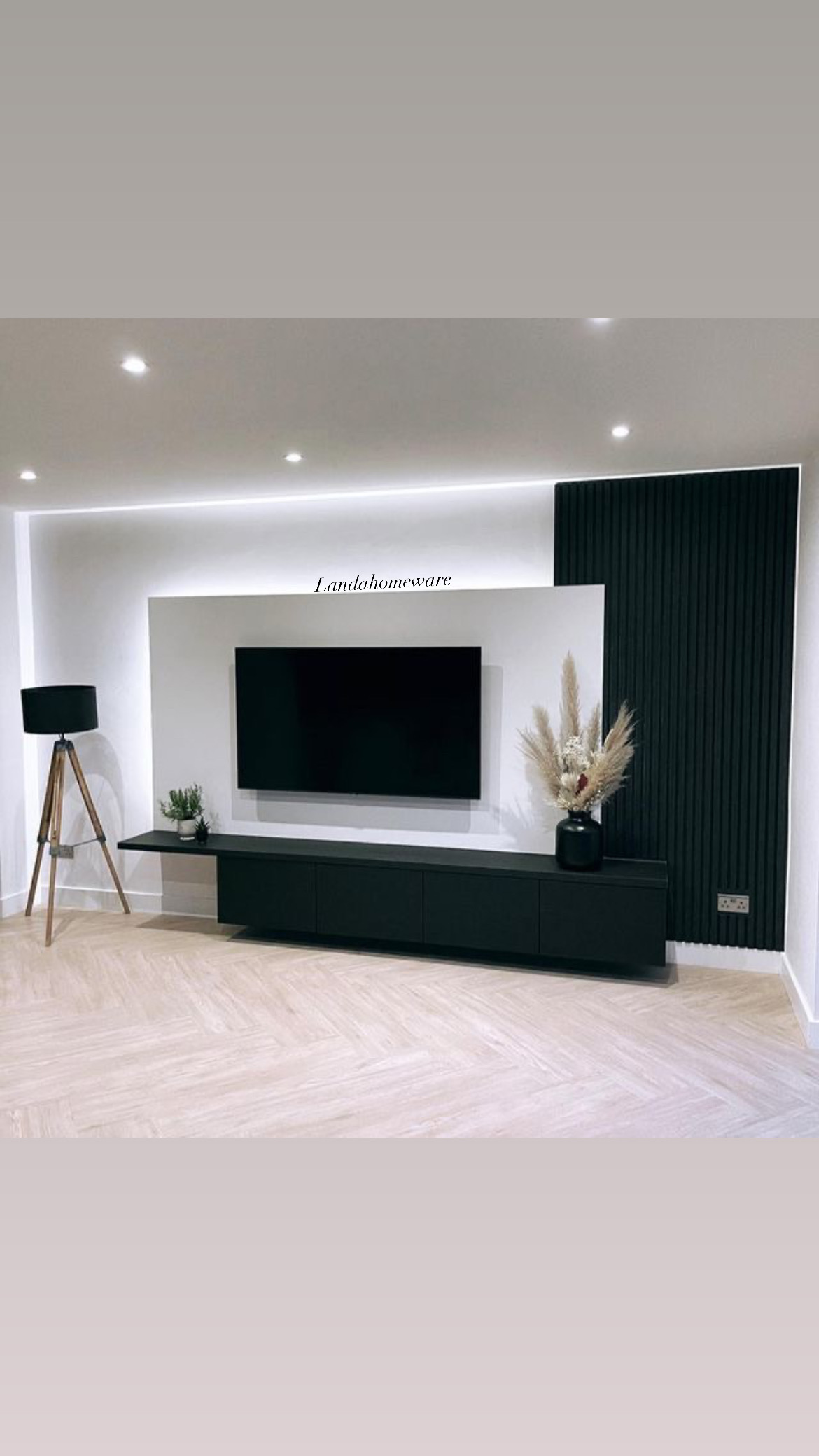 Monochrome Wall Unit - Image 3