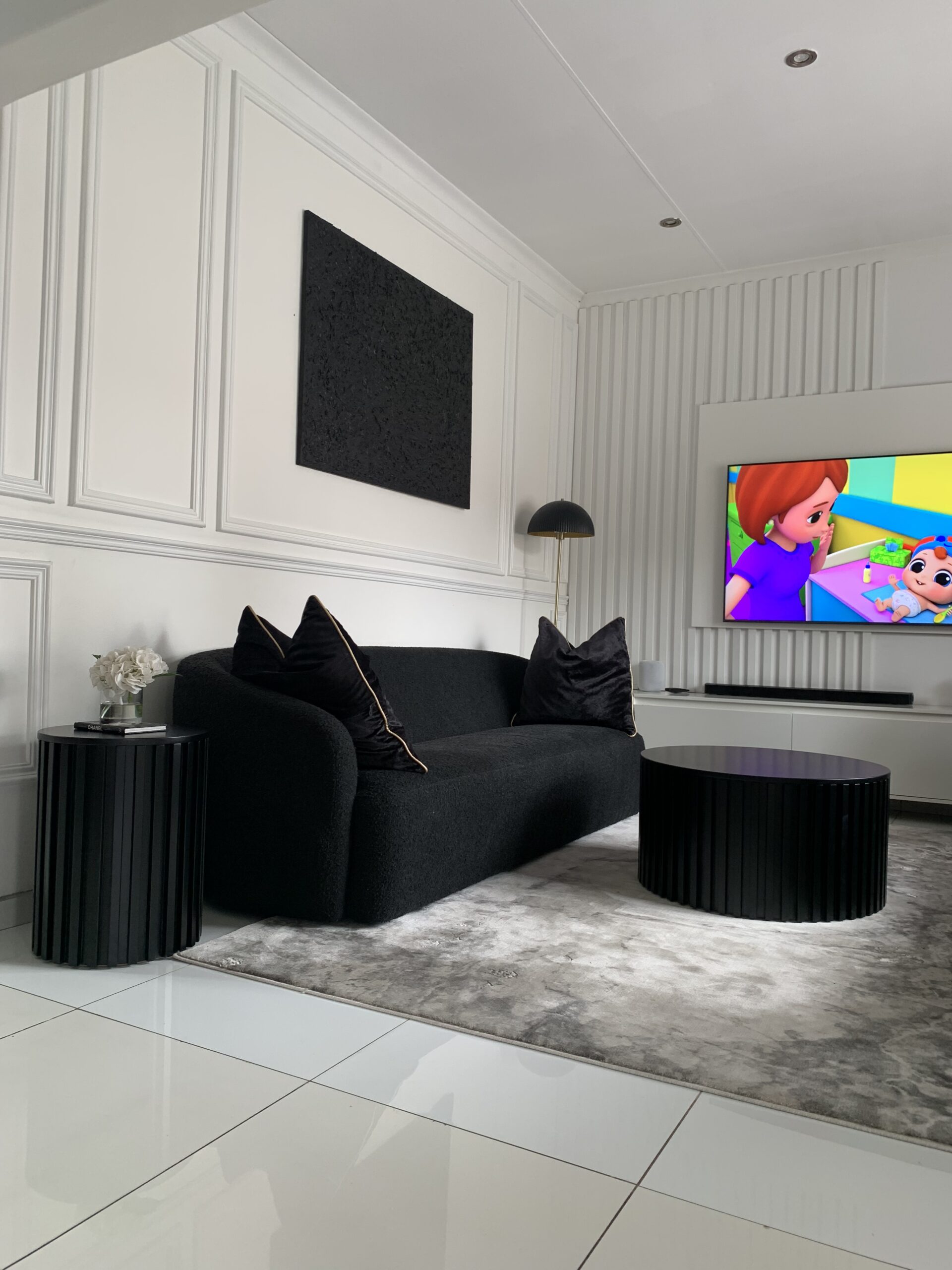 Kiona Couch - Image 2