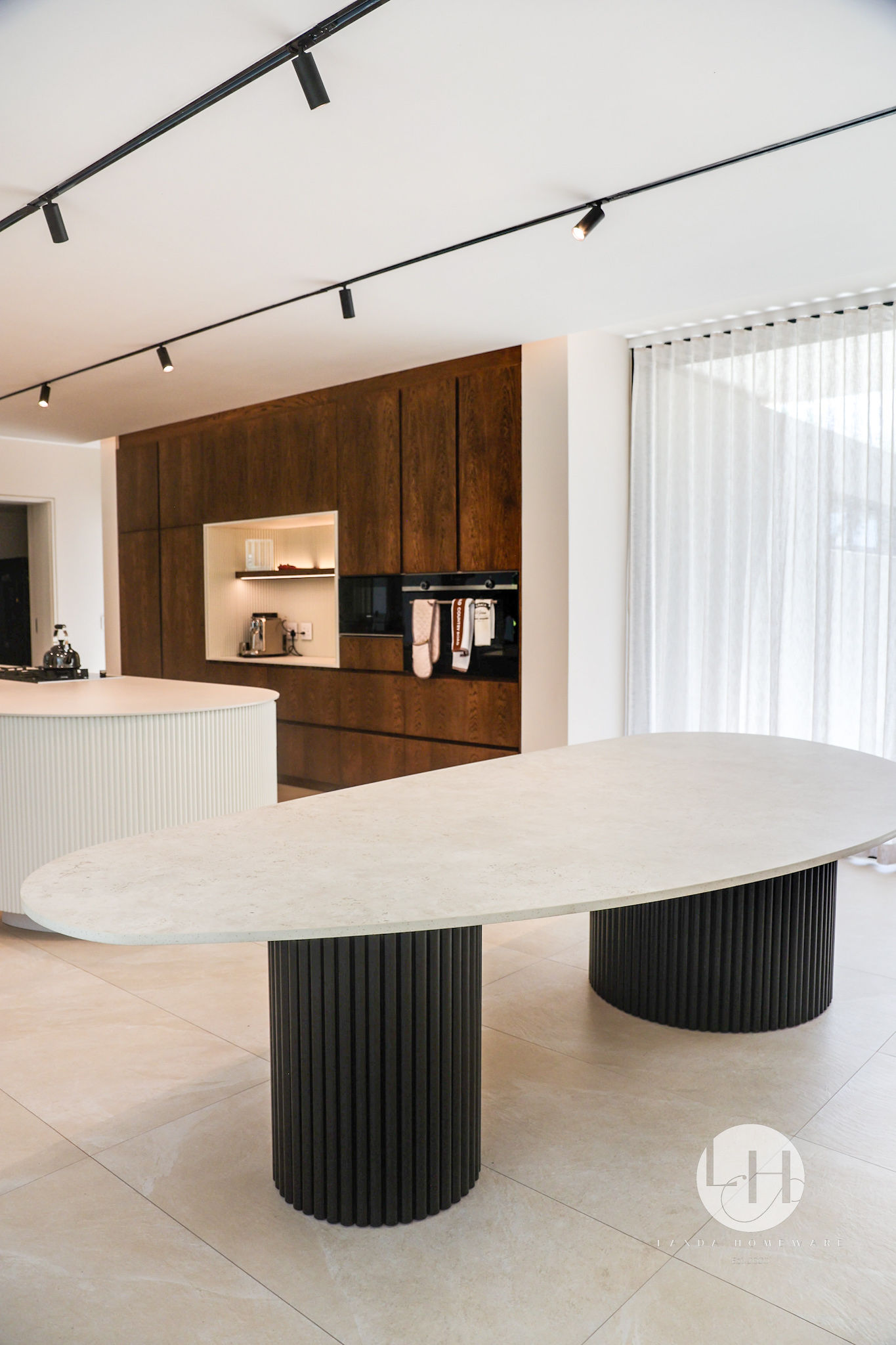 Graca Dining Table - Image 3