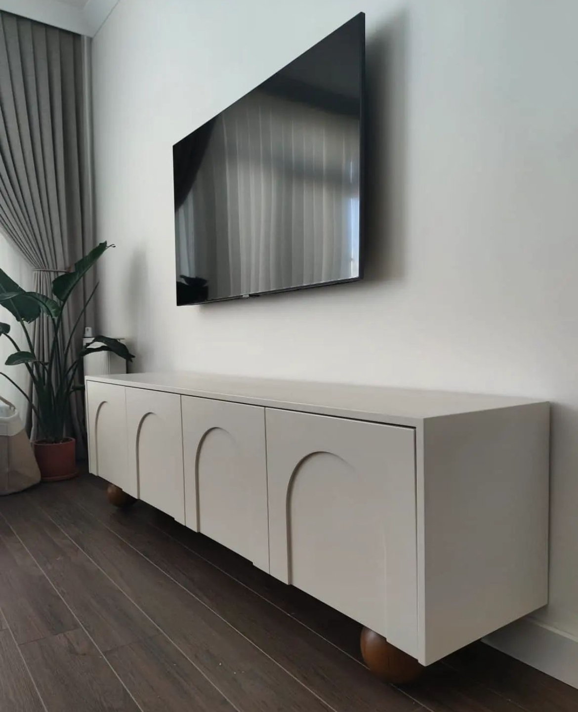 Yane TV Stand - Image 2