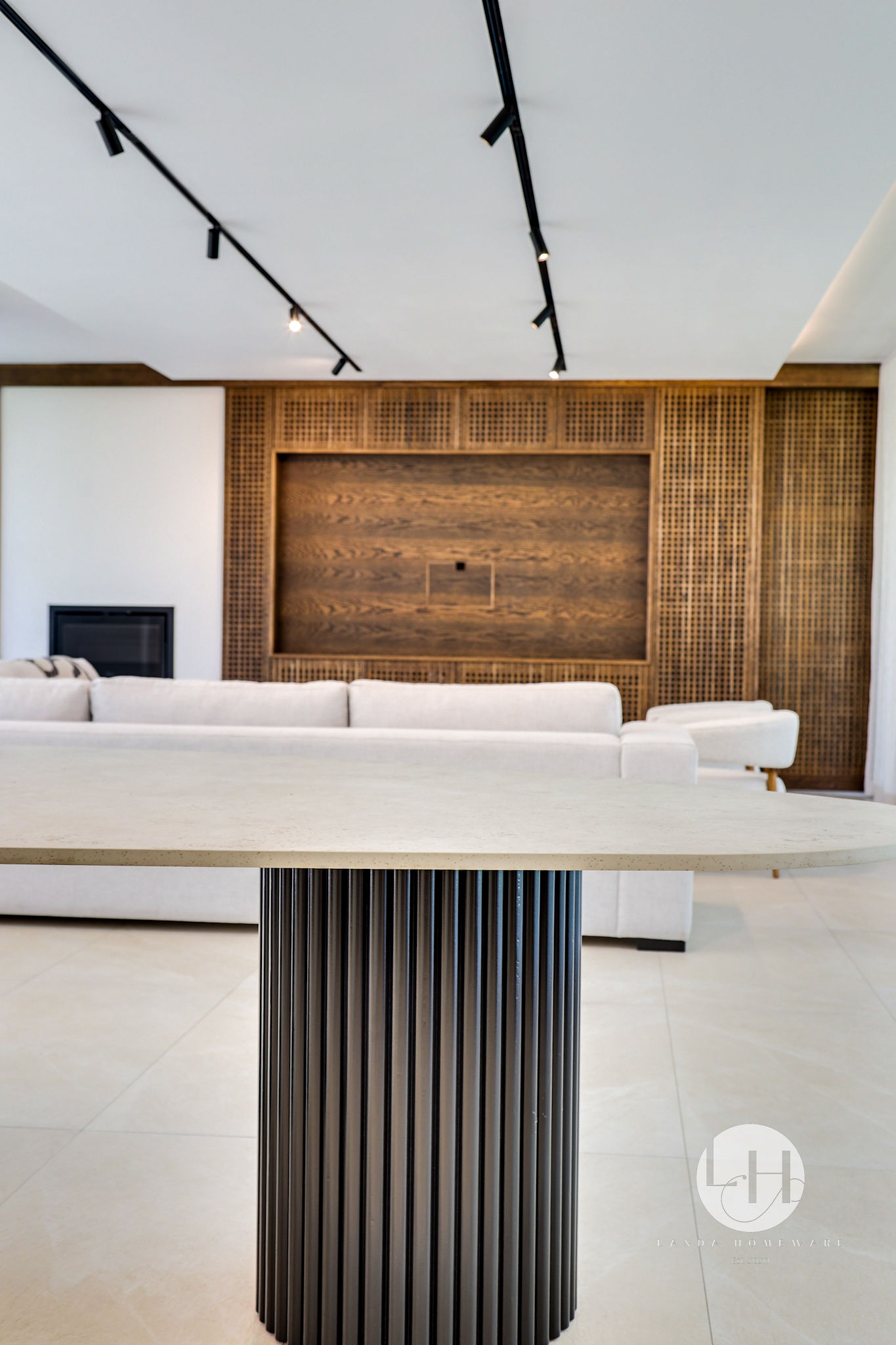 Graca Dining Table - Image 4