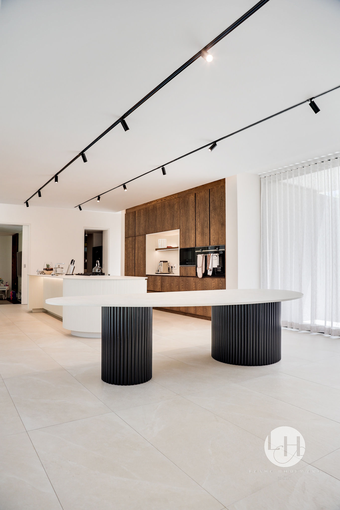 Graca Dining Table - Image 2