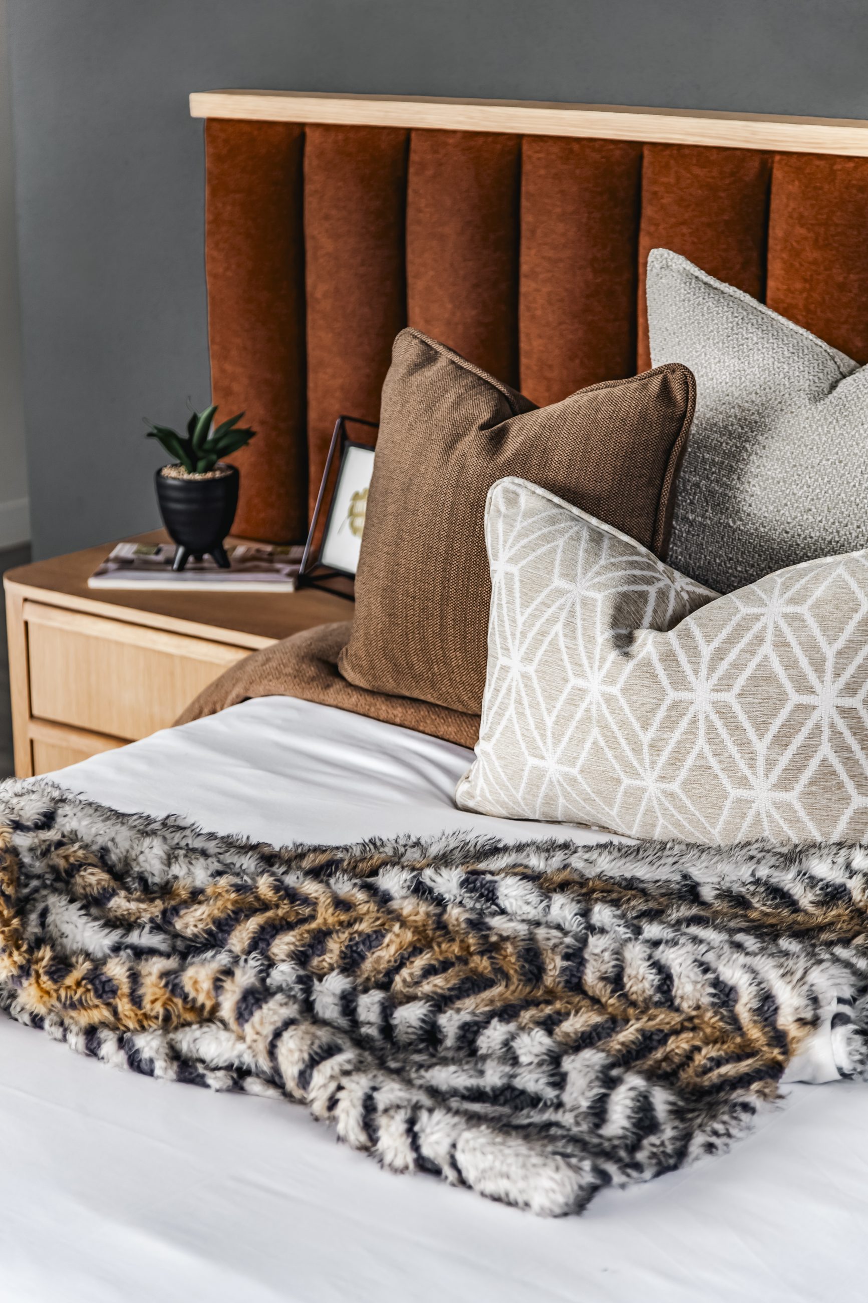 Asabella Headboard & Base - Image 4